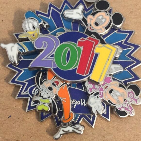Disney Keychain with spinning motion - Picture 4 of 7